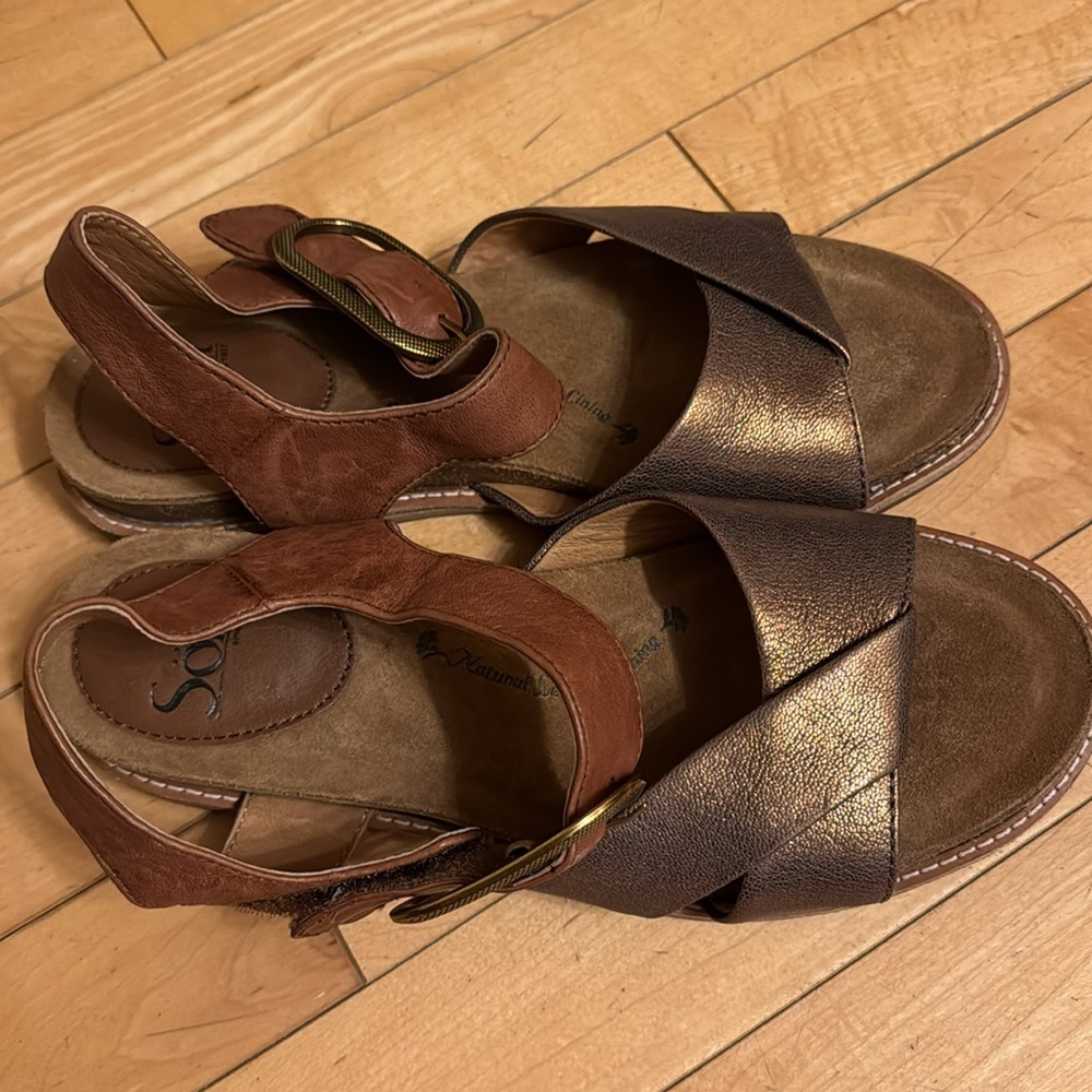 UNWORN Sofft BAYO CRISSCROSS ANKLE STRAP SANDAL IN COFFEE Size 8M - Picture 5 of 11